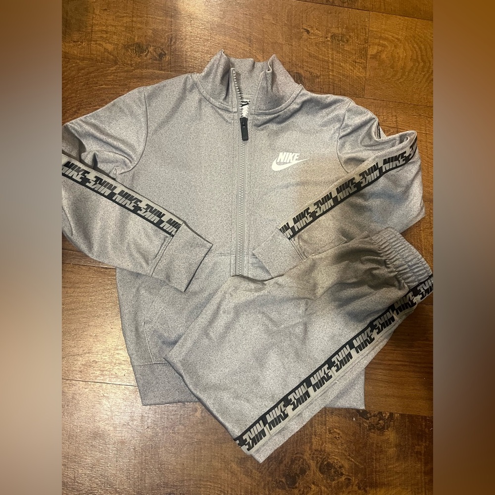 Used Boys Nike Zip-Up Jacket and Pants Set Size 6